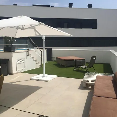 公寓 Bright Apartment, Community Pool And Own Private Pool On Splendid Terrace, Garage, 900m, Mountains 200m 埃斯特波纳