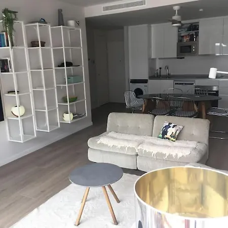 Bright Apartment, Community Pool And Own Private Pool On Splendid Terrace, Garage, 900m, Mountains 200m 公寓 埃斯特波纳