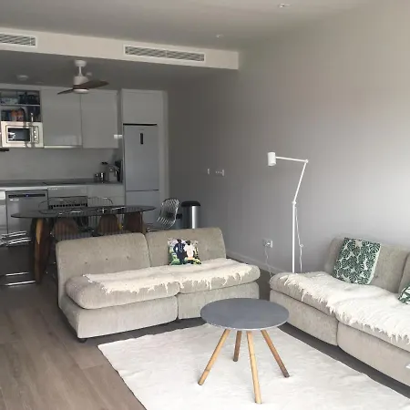 Bright Apartment, Community Pool And Own Private Pool On Splendid Terrace, Garage, 900m, Mountains 200m 公寓 *