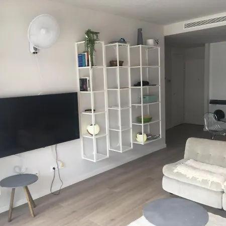 Bright Apartment, Community Pool And Own Private Pool On Splendid Terrace, Garage, 900m, Mountains 200m * 埃斯特波纳