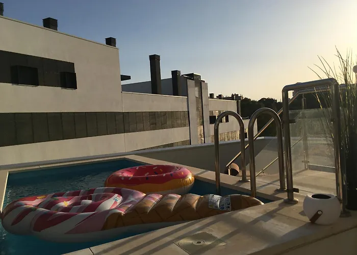 Daire Bright Apartment, Community Pool And Own Private Pool On Splendid Terrace, Garage, 900m, Mountains 200m Estepona