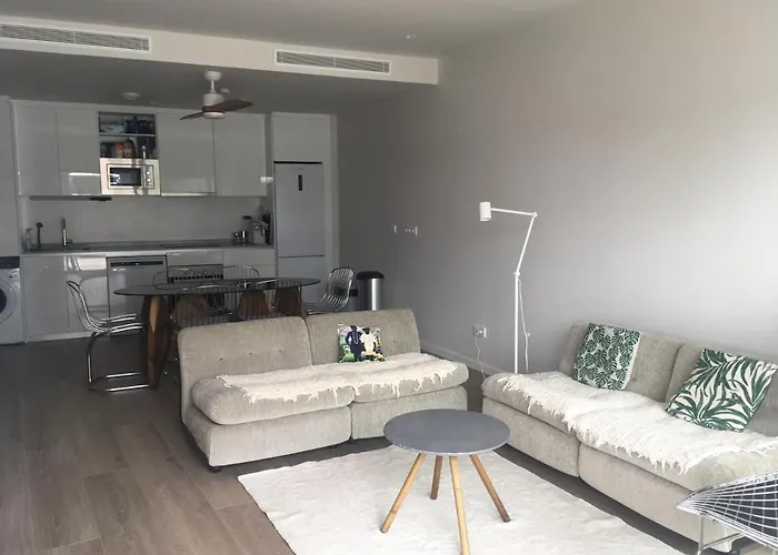 Bright Apartment, Community Pool And Own Private Pool On Splendid Terrace, Garage, 900m, Mountains 200m Apartamento *