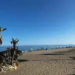 Oasis: Beachfront With Dual Pools And Mountain Views Apartment Estepona