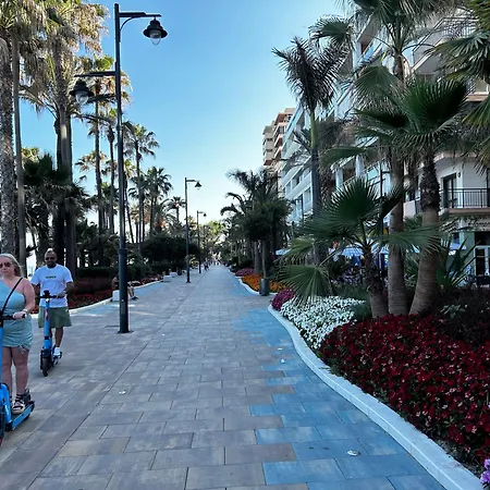 Bright Apartment, Community Pool And Own Private Pool On Splendid Terrace, Garage, 900m, Mountains 200m Apartament